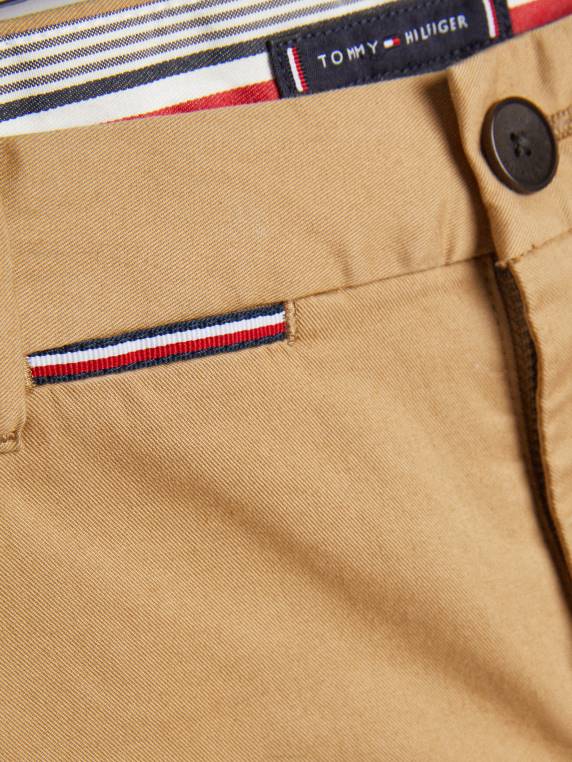 בנים 8-16 1985 צ'ינו נמתח NX20129 חאקי קלאסי Tommy Hilfiger