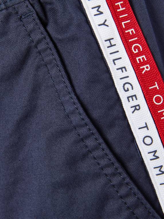 בנים 8-16 מכנסיים קצרים למשיכה עם לוגו טייפ NX20124 צי הדמדומים Tommy Hilfiger