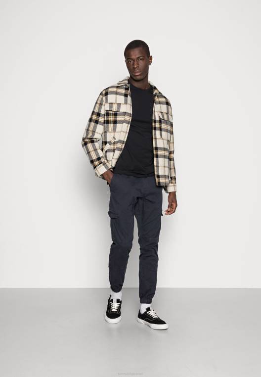 חולצת טריקו בסיסית חדשה עם צווארון C NX204004 דגל שחור Tommy Hilfiger