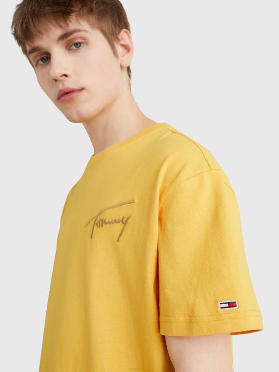 חולצת טריקו מכותנה ממוחזרת לוגו חתימה NX201560 צהוב ערבה Tommy Hilfiger