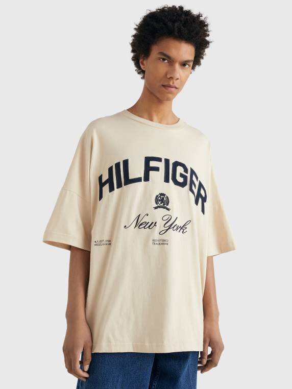 חולצת טריקו עם רקמת סמל הכנה NX201588 בז' קלאסי Tommy Hilfiger