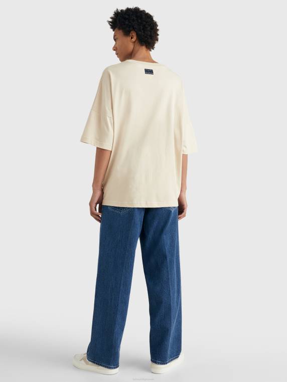 חולצת טריקו עם רקמת סמל הכנה NX201588 בז' קלאסי Tommy Hilfiger