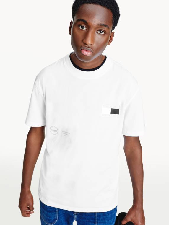 חולצת טי מכותנה אורגנית מתכתית בגזרה רגועה NX201623 לבן Tommy Hilfiger