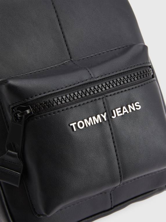תיק גב קטן לוגו מתכת NX201830 שָׁחוֹר Tommy Hilfiger