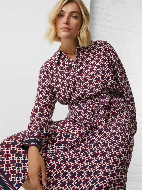 שמלת חולצה בעלת מונוגרמה עקומה NX202046 אדום/מונוגרם אדום לבן כחול Tommy Hilfiger