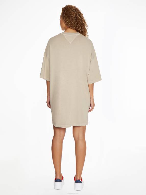 שמלת מיני חולצת טריקו תג חיוני NX202107 חול סוואנה Tommy Hilfiger