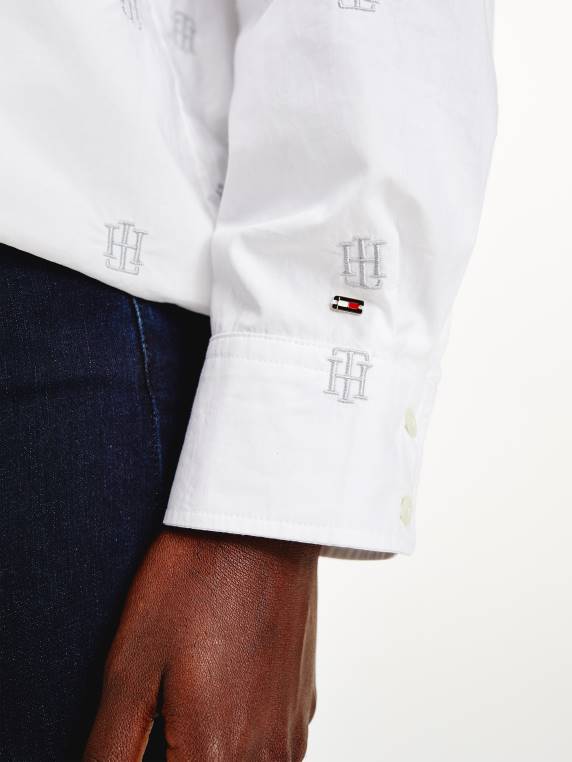 רקמת מונוגרמה חולצה בכושר החבר NX202419 האופטי הלבן Tommy Hilfiger