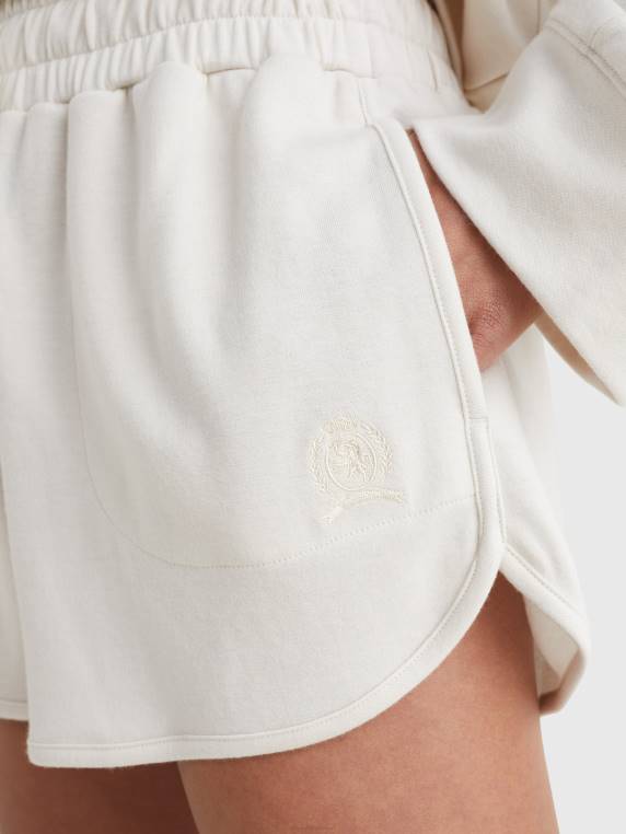 מכנסי זיעה קצרים עם שרוך הכנה NX202454 דיונת חול מדברית Tommy Hilfiger