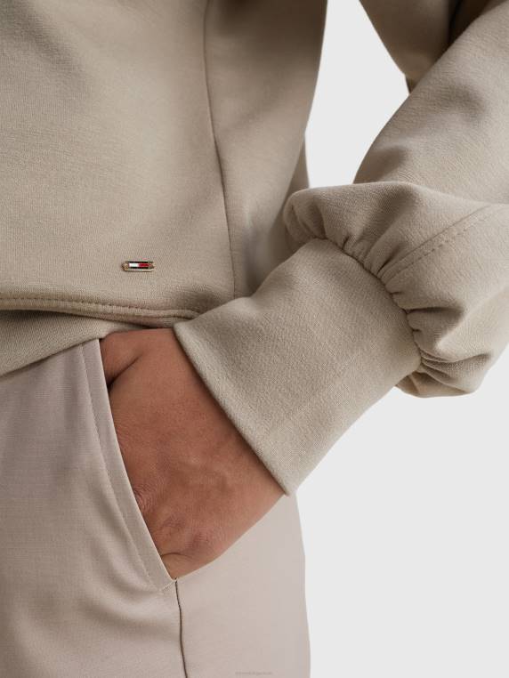 סווטשירט בכושר רגוע רקמת סמל NX202542 בז' Tommy Hilfiger