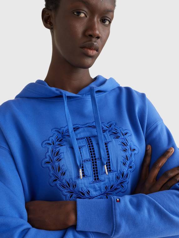 קפוצ'ון בהתאמה רגועה עם אפליקציה מונוגרמה NX202626 ורונה כחול Tommy Hilfiger