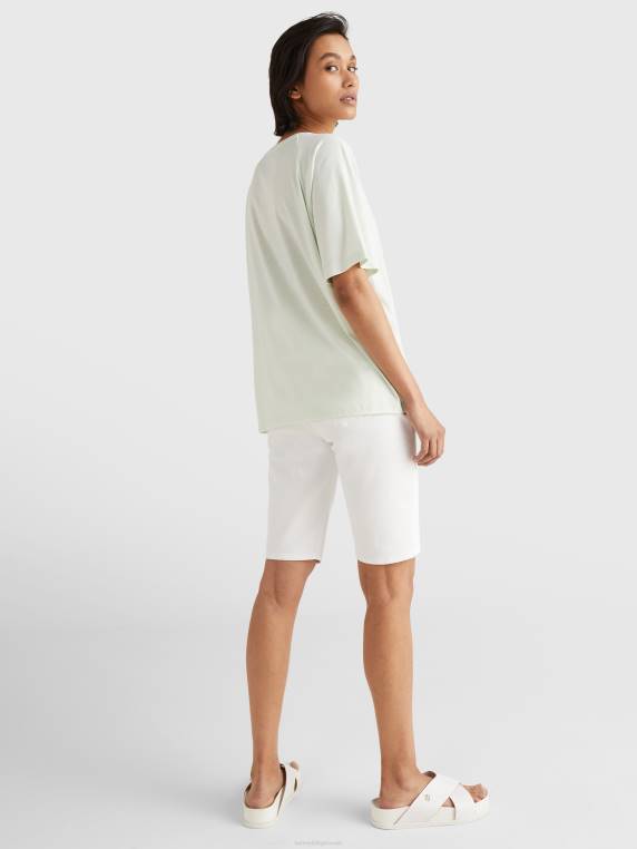 חולצת לוגו רגועה של שחיקה NX202738 מבטא ירוק Tommy Hilfiger