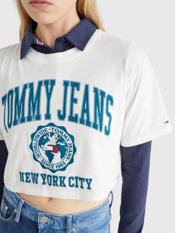 חולצת לוגו סופר קצוץ מכללה NX202825 אקרו Tommy Hilfiger