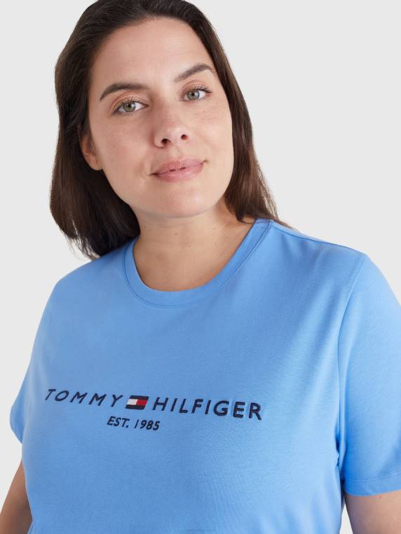 חולצת טריקו כותנה אורגנית עם צווארון בהדפס לוגו עקום NX202885 כחול הידראנגאה Tommy Hilfiger