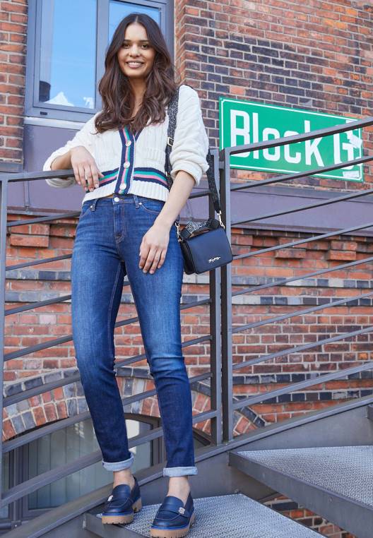 ג'ינס עם רגליים ישרות בכחול מוחלט של רומא NX203930 ג'ינס כחול Tommy Hilfiger