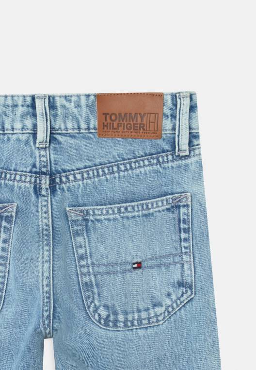 ג'ינס מודרני רך עם רגליים ישרות NX203951 soft touchlight Tommy Hilfiger