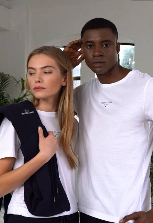 מכנסי טרנינג עם לוגו תחתונים של אימונית NX203965 שמיים מדבריים Tommy Hilfiger