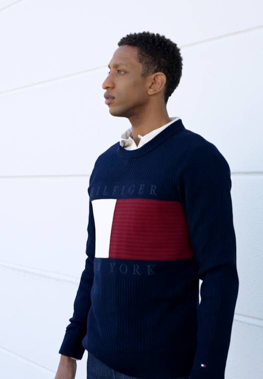 מגשר צוות דגל מבנה NX204043 שמיים מדבריים/אדומים/לבנים/כחולים Tommy Hilfiger