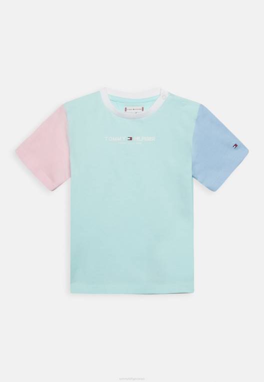 חולצת טריקו בהדפס קולורבלוק בהתאמה לשני המינים NX204047 צבע בלוק אקווה קוסט Tommy Hilfiger