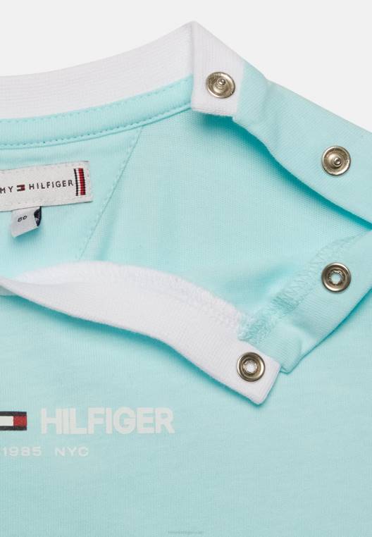 חולצת טריקו בהדפס קולורבלוק בהתאמה לשני המינים NX204047 צבע בלוק אקווה קוסט Tommy Hilfiger