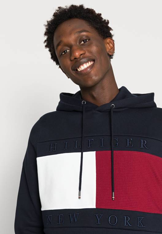 סווטשירט קפוצ'ון מבנה דגל NX204116 שמיים מדבריים Tommy Hilfiger