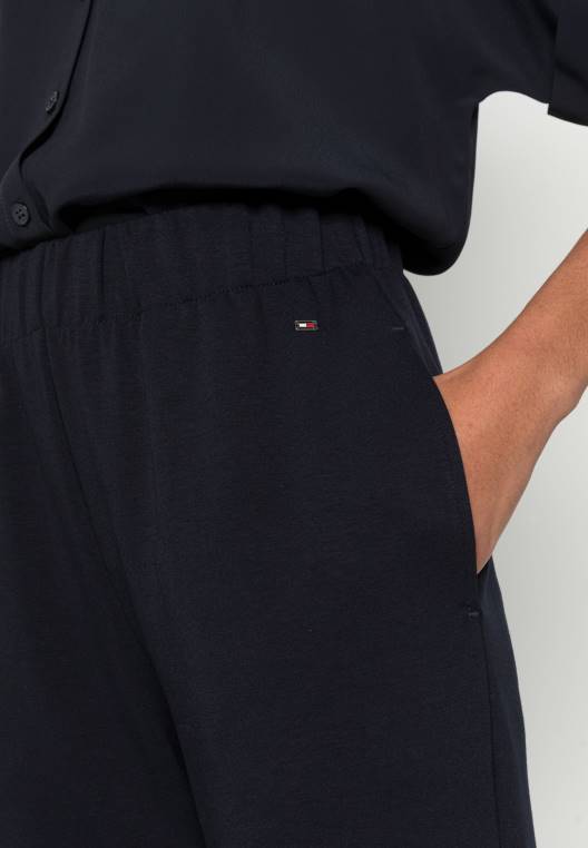 מכנסיים NX204185 שמיים מדבריים Tommy Hilfiger