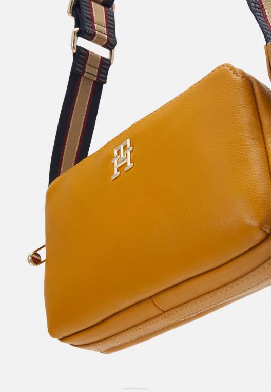 תיק מצלמת חיים על פני תיק הגוף NX204187 סמל זהב Tommy Hilfiger