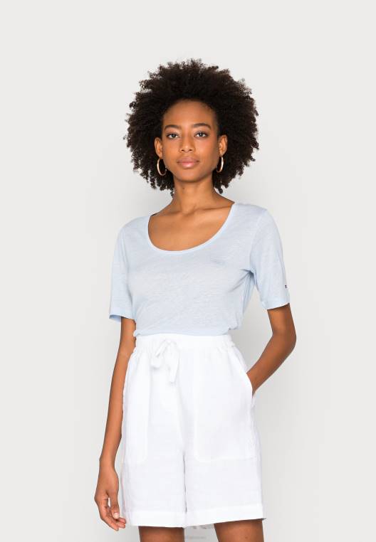 סקופ חולצת טריקו בסיסית NX204280 כחול מבריז Tommy Hilfiger