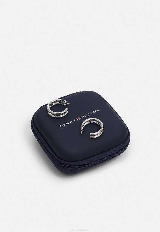 עגילי חומרה משפחתיים NX204608 בצבע כסף Tommy Hilfiger