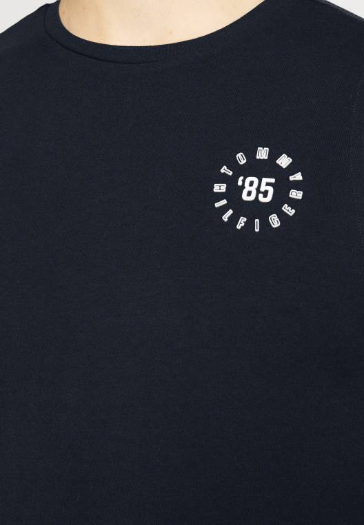 גופייה גרפית NX204758 שמיים מדבריים Tommy Hilfiger