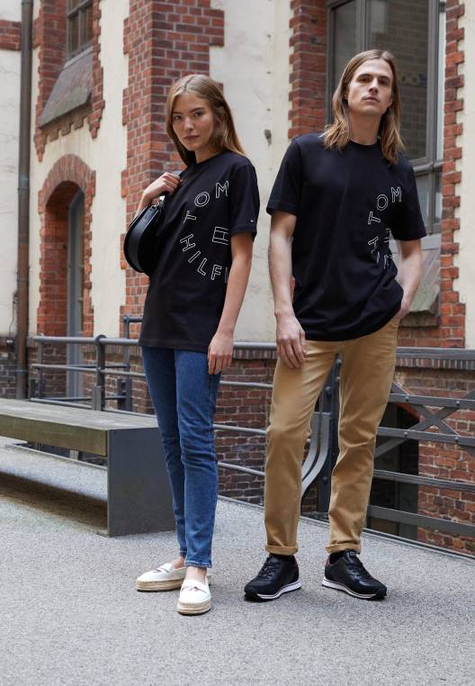 חולצת טריקו גרפית עגולה בהדפס יוניסקס NX204868 שָׁחוֹר Tommy Hilfiger