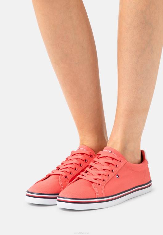 מאמנים חיוניים NX204881 אלמוג קריסטל Tommy Hilfiger