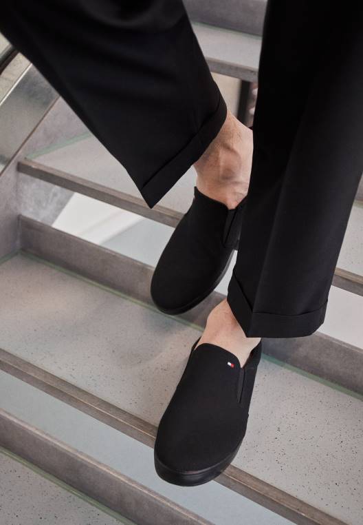 נעלי סימון אייקוניות NX204924 שחור משולש Tommy Hilfiger