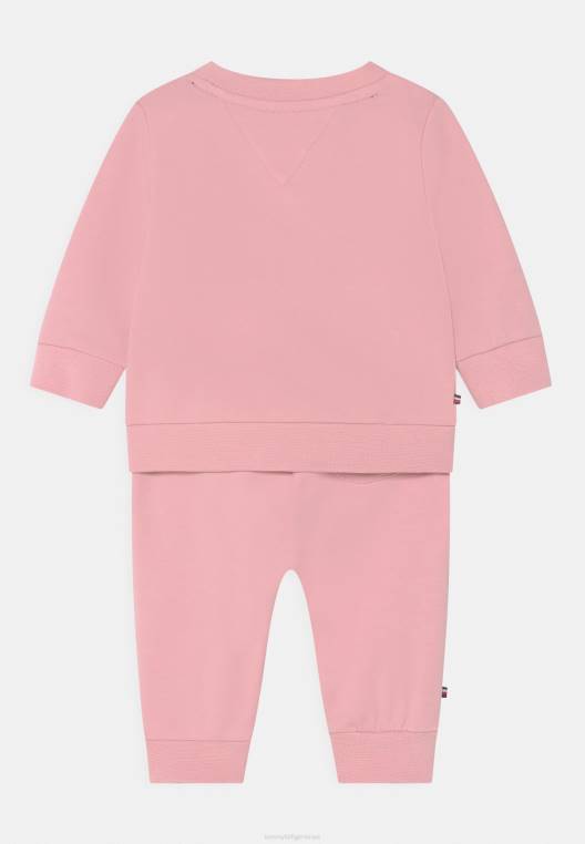 חליפת טרנינג חיונית לתינוק NX204969 גוון ורוד Tommy Hilfiger