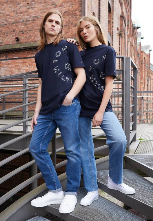 חולצת טריקו גרפית עגולה בהדפס יוניסקס NX204981 שמיים מדבריים Tommy Hilfiger