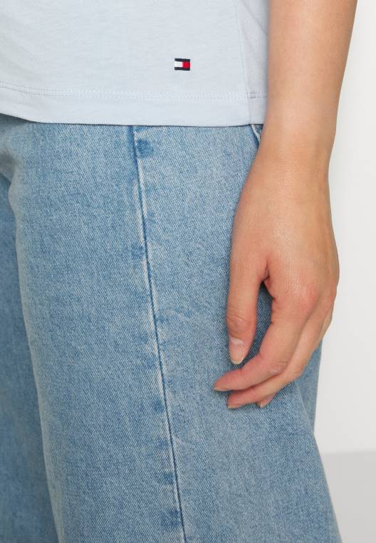 חולצת טריקו גרפית עם צווארון צווארון בהדפס טי NX205295 כחול מבריז Tommy Hilfiger