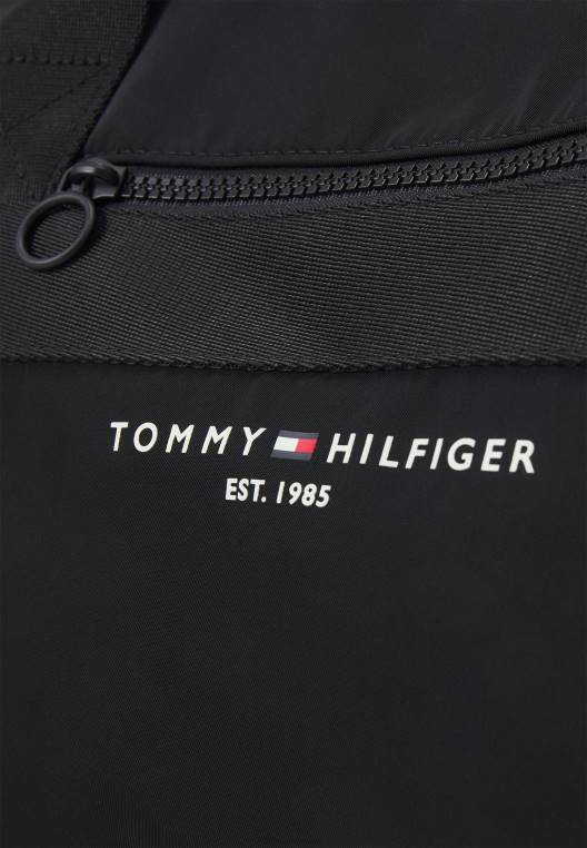תיק לסוף שבוע מבוסס דאפל NX205443 שָׁחוֹר Tommy Hilfiger