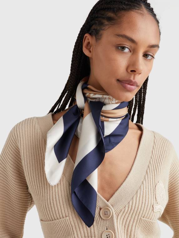 צעיף מרובע משי קרסט NX20544 שמיים ניטרליים/מדבריים Tommy Hilfiger