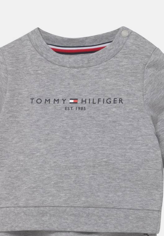 חליפת טרנינג חיונית לתינוק NX205866 אפור Tommy Hilfiger