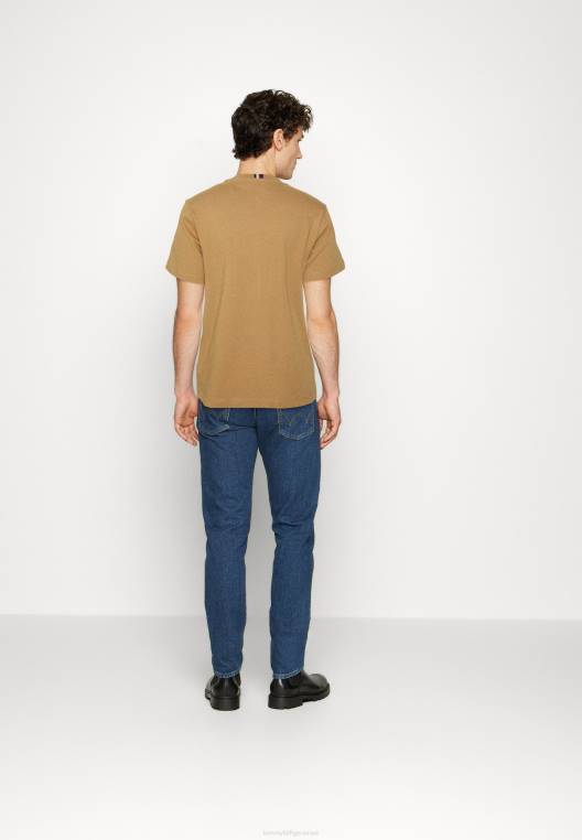 חולצת טי יוקרתית בהדפס מונוגרמה NX205922 חאקי כפרי Tommy Hilfiger