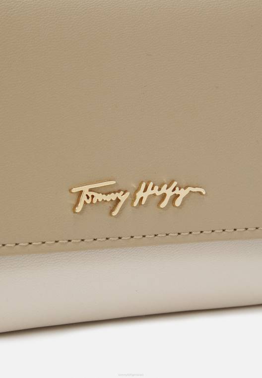 ארנק אייקוני NX205953 בז' Tommy Hilfiger