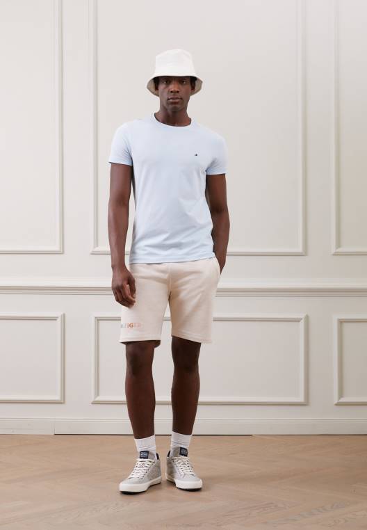 מכנסיים קצרים עם תפר ניגודיות NX205979 נוצה לבן Tommy Hilfiger