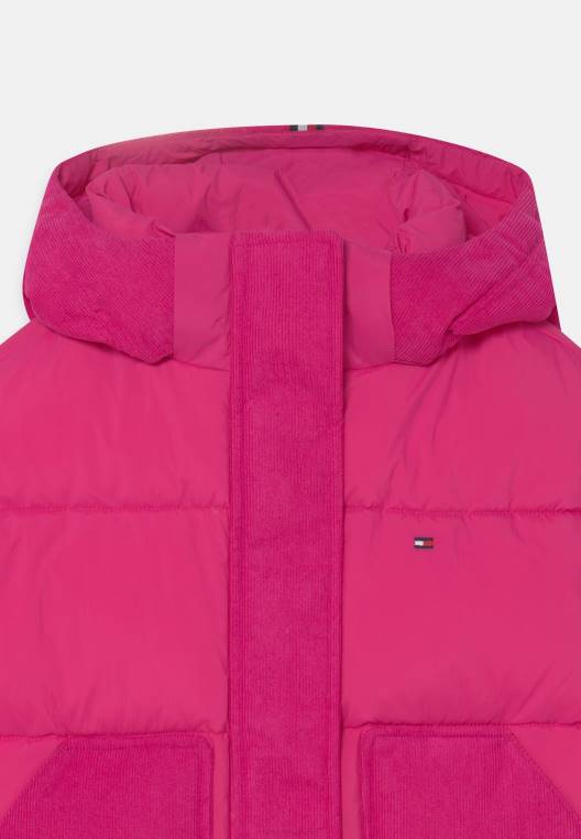מעיל חורף עם מדיה מעורבת NX206135 מגנטה אקסצנטרי Tommy Hilfiger