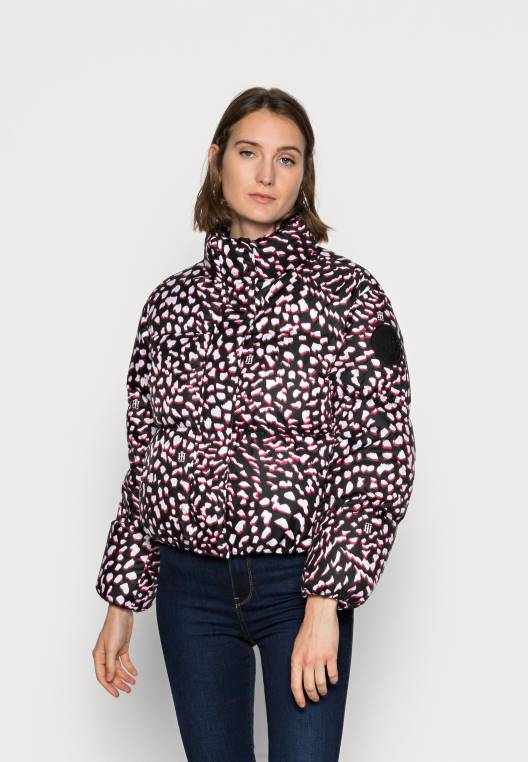 מעיל פוך מודפס NX206298 אדום/לבן/שחור Tommy Hilfiger