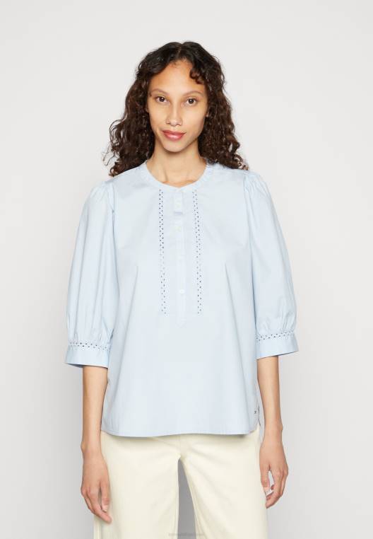 חולצת טריקו מעוצבת בהדפס הנלי NX207233 כחול מבריז Tommy Hilfiger