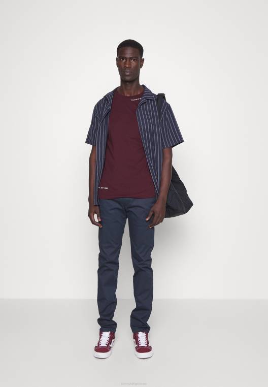 חולצת טריקו עם הדפסי טי מרובה מיקום NX207256 בורדו עמוק Tommy Hilfiger