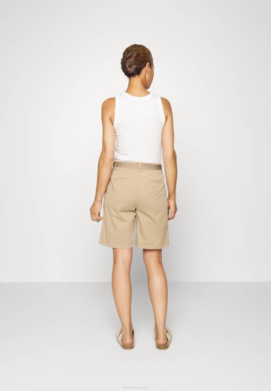 מִכְנָסַיִים קְצָרִים NX207290 בז' Tommy Hilfiger