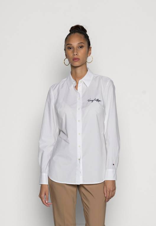 פופלין את החולצה המכופתרת הרגילה שלה NX207293 אופטי לבן Tommy Hilfiger