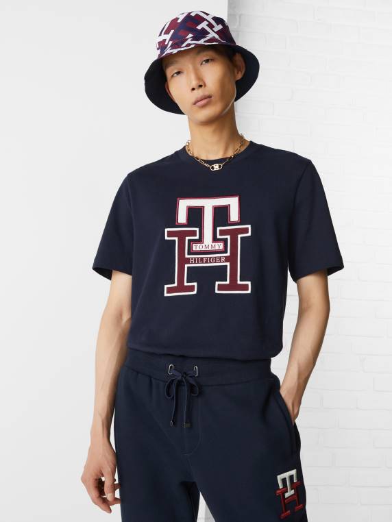 חולצת טריקו מכותנה אורגנית עם מונוגרמה NX20730 שמיים מדבריים Tommy Hilfiger