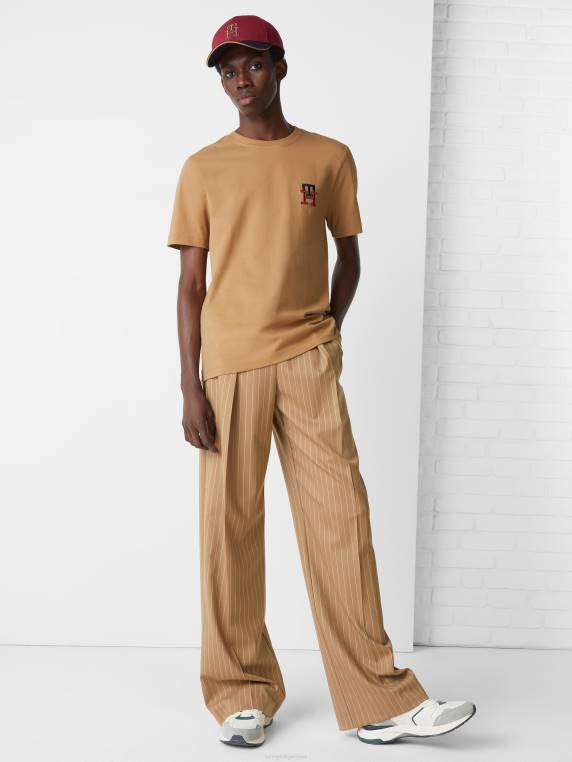 חולצת טי רקמת מונוגרמה חיונית NX20741 חאקי כפרי Tommy Hilfiger