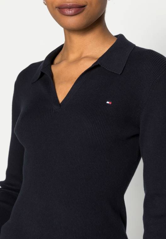 מגשר דק עם צוואר פתוח NX207450 שמיים מדבריים Tommy Hilfiger